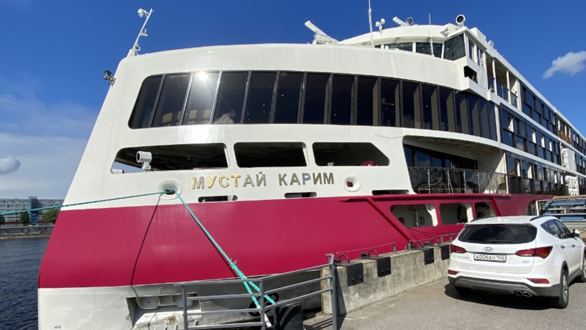 Лайнер Мустай Карим_0